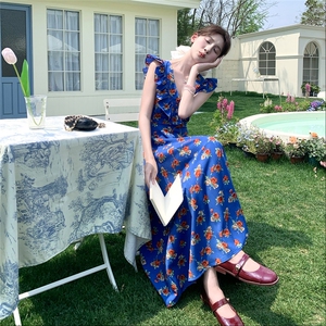时髦前后两穿碎花小飞袖连衣裙女2025夏季休闲蓝色荷叶边拼接长裙图片