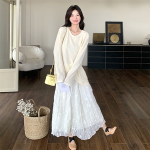 温柔小香风针织衫两件套女春秋2025新款高级感独特绝美半身裙套装，女装套装/套裙，维壹