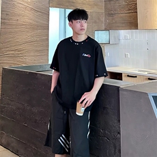 黑色