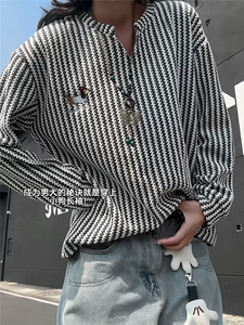 XZ809A/SYR36/P35/控58 雪尼尔小香风绣花腊肠狗V领长袖卫衣图片