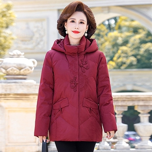 中老年妈妈羽绒服短款2026新款大码老人衣服老太太冬季外套女加厚图片
