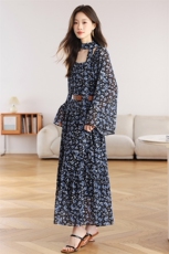 法式复古高级连衣裙女2025年秋新款度假风显瘦气质长袖雪纺裙子，女装连衣裙，艾米