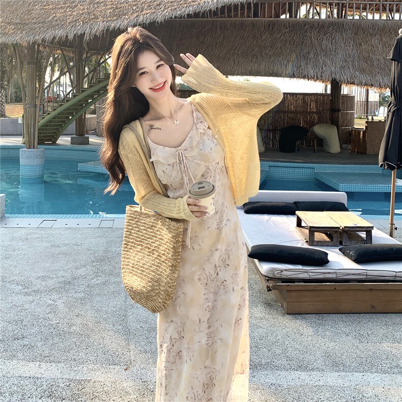 温柔风黄色碎花吊带裙套装女夏针织开衫气质海边度假连衣裙两件套，女装套装/套裙，维壹