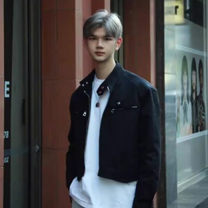 W10291-P58 网图现货 高级感短款立领垫肩外套韩版潮牌机车服夹克图片