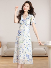 2026白底碎花连衣裙夏季新款女装海蓝花屿泡泡袖收腰雪纺裙，女装连衣裙，艾米