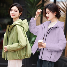 高级感羽绒服女短款秋冬2025新款流行小个子时尚减龄连帽外套，女装羽绒服，丽影随形