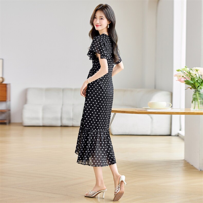 法式气质波点印花连衣裙女2025夏新款V领系带收腰显瘦荷叶边长裙,女装连衣裙,魅影