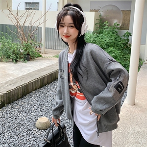 现货2024年春季新款时尚休闲重工烫钻贴标棒球服外套女图片