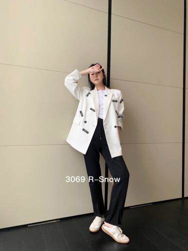 欧韩贴标西装外套，女装西装，露彩