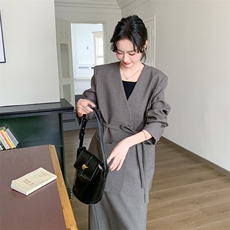 高级感气质套装女秋季2025新款宽松时尚V领西装外套半身裙两件套，女装套装/套裙，2C108