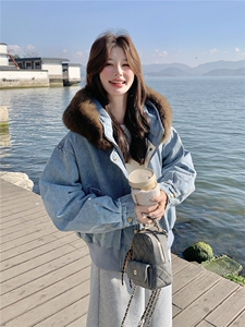 美式复古宽松加绒保暖羽绒内胆连帽牛仔外套女可拆卸毛领宽松夹克图片