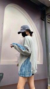 牛仔拼接卫衣图片