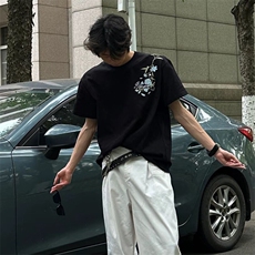 黑色