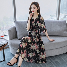 夏季2025新款时尚气质收腰显瘦V领连衣裙女韩版气质，女装连衣裙，雅之冉羊绒