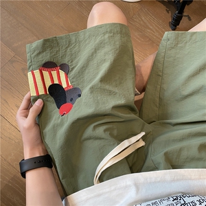 腊肠狗刺绣短裤男款夏季薄款速干宽松百搭沙滩裤休闲运动五分中裤图片