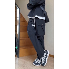 黑色