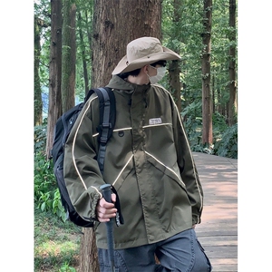 秋冬季新款反光条冲锋衣男士潮流户外登山服连帽工装夹克外套