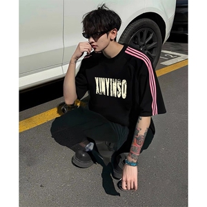 抖音得物品质二开240克宽松纯棉美式潮牌印花三条杠中性风短袖T恤图片