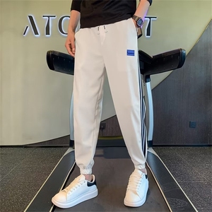 三条杠白色九分裤子男高级感痞帅网红夏天夏季束脚休闲裤K126,夏天纯白半身长裙穿搭技巧图片
