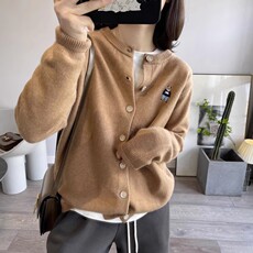 时尚气质百搭简约潮流长袖单排扣显瘦羊毛衫2024年秋季，女装羊毛衫，德聚羊绒