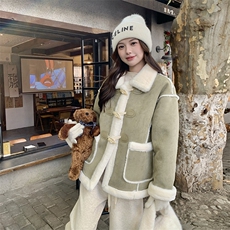 大量主推牛角扣皮毛一体外套8910-P185-K268，女装短外套，2C129