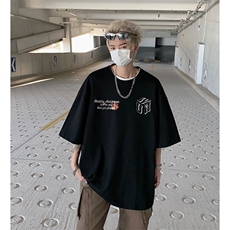 黑色