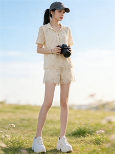 盐系高级感时尚气质套装女夏新款蕾丝碎花连帽短袖阔腿短裤两件套图片