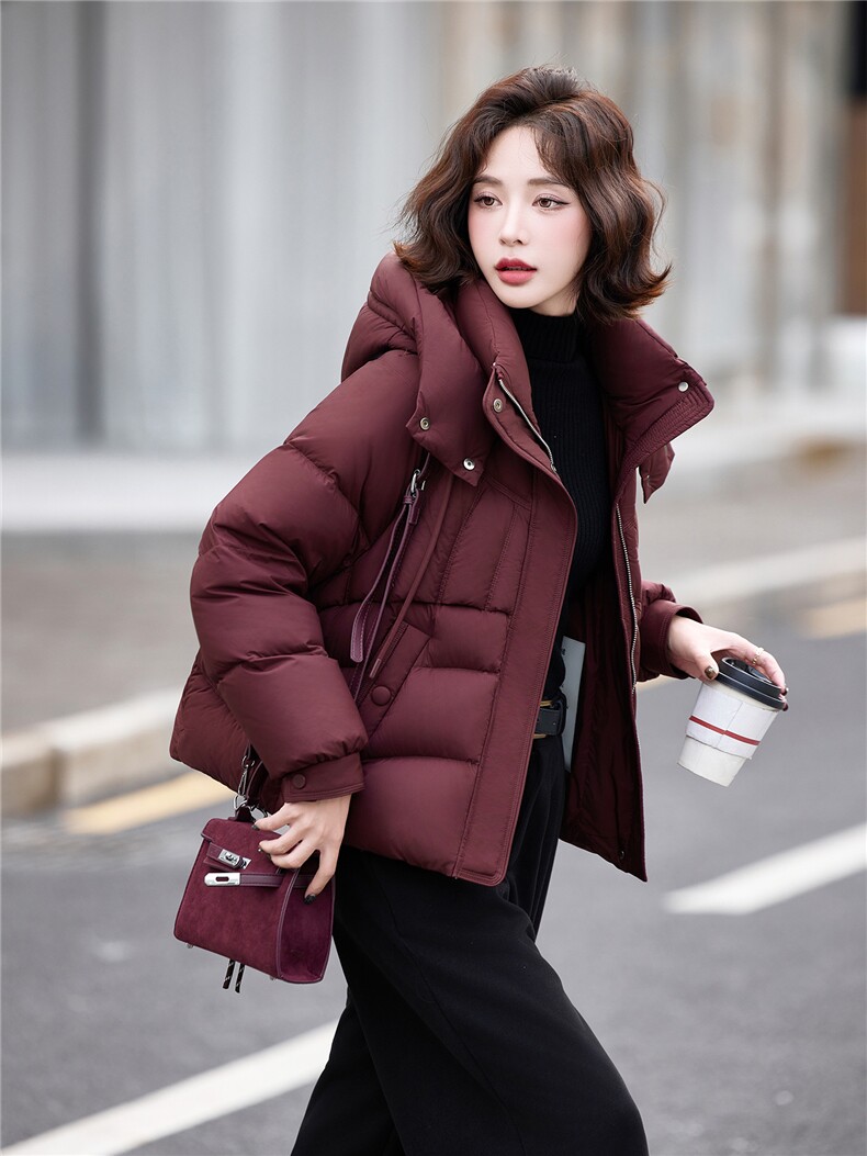 安可拉红休闲连帽短款羽绒服女2025冬季新款保暖面包服小个子外套,女装羽绒服,靓衣阁