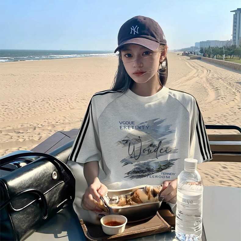 抖音得物品质二开240克宽松纯棉美式潮牌印花三条杠中性风短袖T恤,男装T恤,电商A486