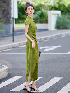 2025年夏季新中式缎面蝴蝶提花连衣裙女图片