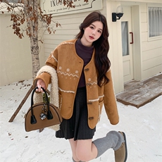 咖色围巾刺绣小香风厚外套2025新款女冬短款巨好看皮毛一体棉服衣，女装短外套，2C129