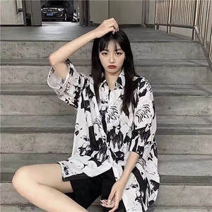 网红港风2025时尚短袖衬衫女夏季新款设计感小众复古外穿宽松上衣图片