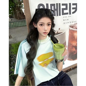 抖音得物品质二开240克宽松纯棉美式潮牌印花三条杠中性风短袖T恤图片