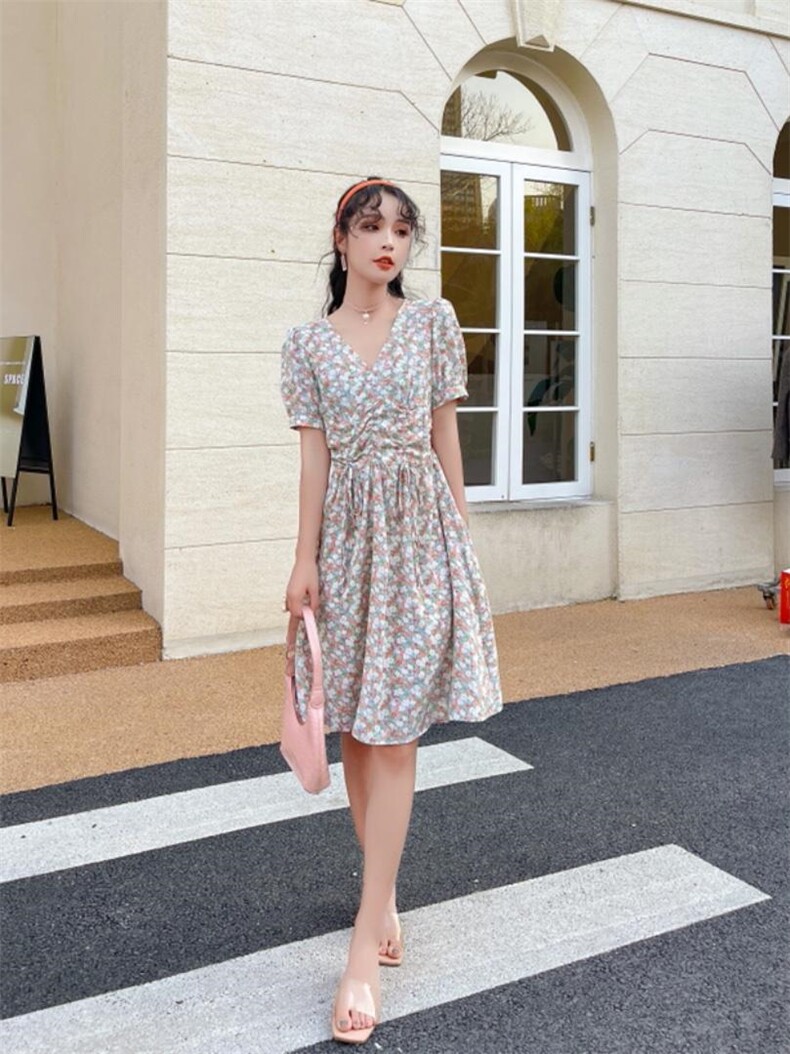 碎花短款连衣裙，女装连衣裙，安玖拉