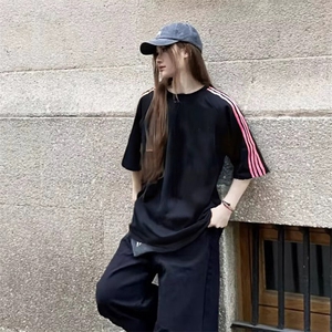 抖音得物品质二开240克宽松纯棉美式潮牌印花三条杠中性风短袖T恤图片