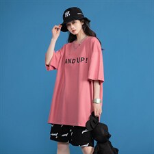 玫红色