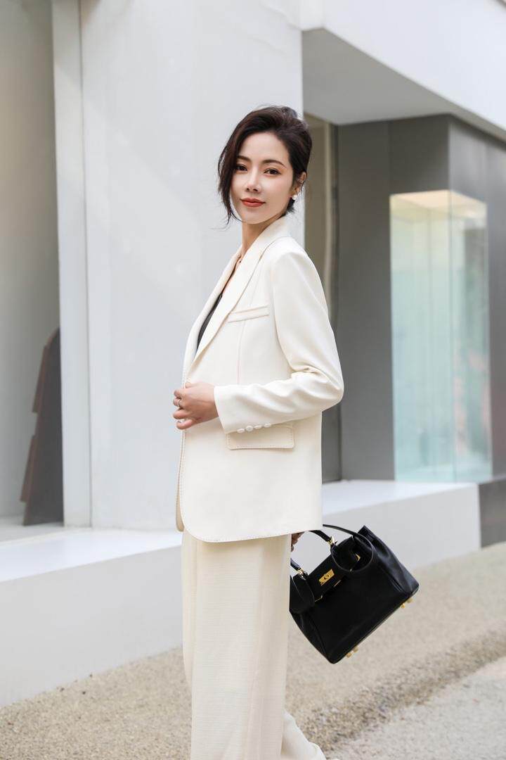 现货供应：西装外套，女装西装，拉思维加丝