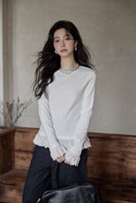 花瓣发热暖绒百搭长袖上衣气质满分炒鸡温柔的蕾丝花边T恤，女装T恤，湘姗