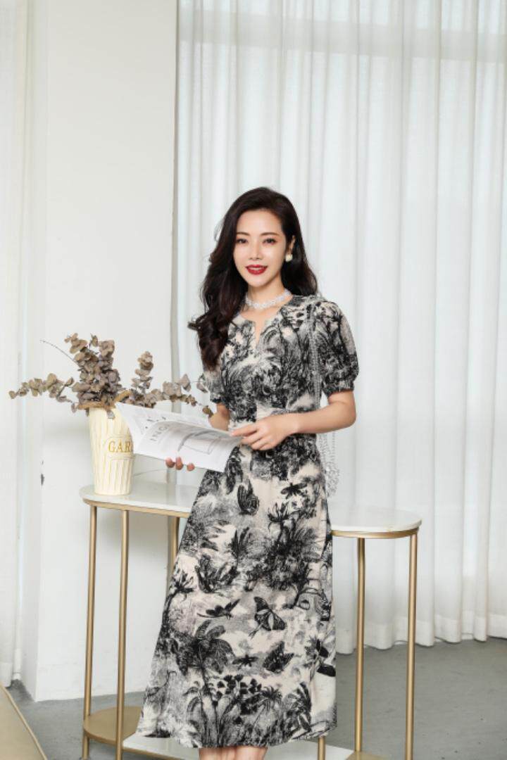 新款碎花气质连衣裙，女装连衣裙，蓝芝衣秀