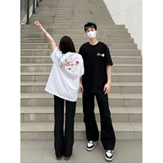 黑色