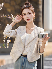 小香风提花短款西装外套女新款气质修身显瘦盘扣外搭上衣，女装短外套，芭米依尚