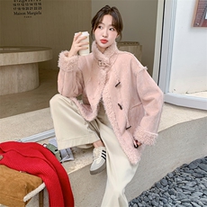 粉色牛角扣皮毛一体外套女秋冬超火好看高级感加绒加厚羊羔毛夹克，女装羊羔毛/颗粒绒，浙宝069