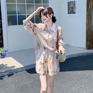 法式海边度假休闲套装女夏季2025新款长袖印花防晒衬衫短裤两件套图片