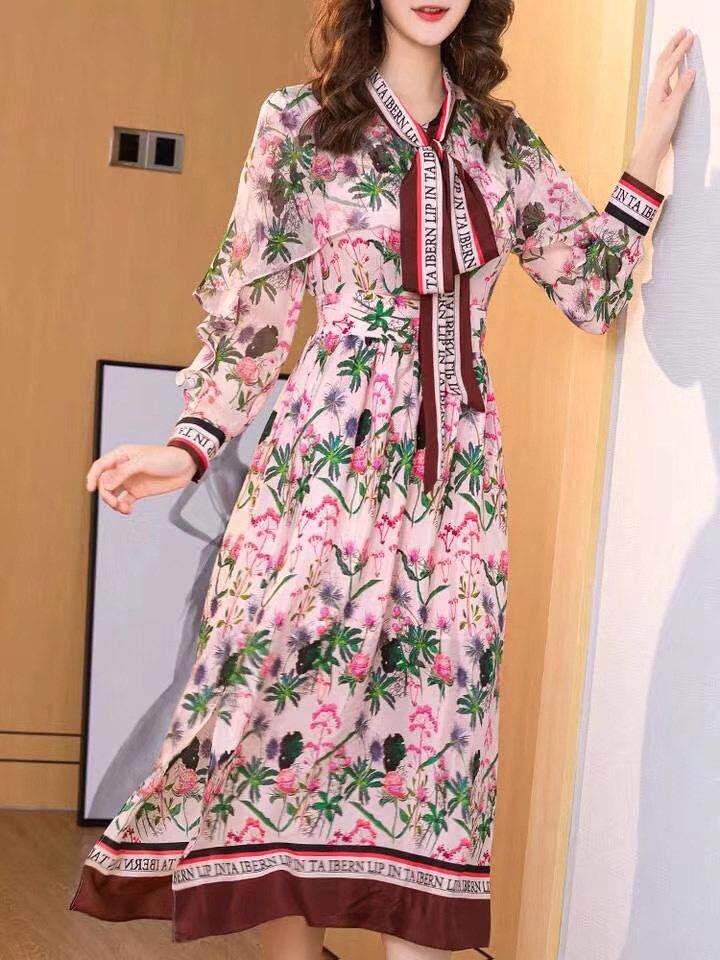 春装碎花连衣裙，女装连衣裙，蓝芝衣秀