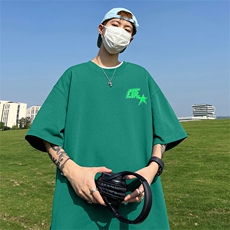 墨绿色
