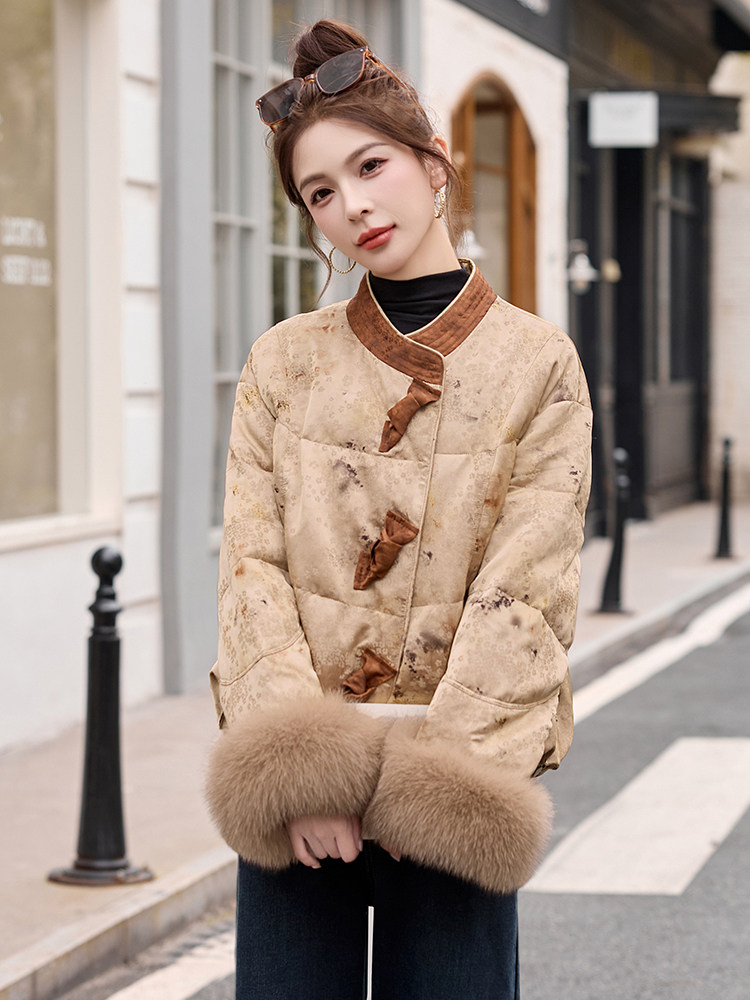 新中式国风羽绒服女2025冬季新款巨好看的高端短款狐狸毛保暖外套,女装羽绒服,依如秀(原杭风阁)
