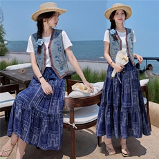 2026夏季新款复古撞色刺绣牛仔马甲+碎花大摆裙时尚二件套，女装套装/套裙，铭街依杨