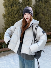白色短款连帽羽绒服女2025冬季新款时尚学院风加厚保暖面包服外套，女装羽绒服，慧尚2-185