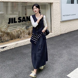 韩系chic穿搭牛仔马甲套装女春秋2025超火好看高级感半身裙三件套图片