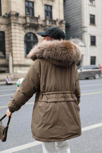 2021冬款上新大毛领袖口腰间抽绳设计休闲90绒羽绒服，女装羽绒服，红雀纺